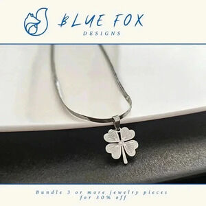*NEW*  Stainless Steel Lucky Charm Flower Pendant Necklace (SILVER)